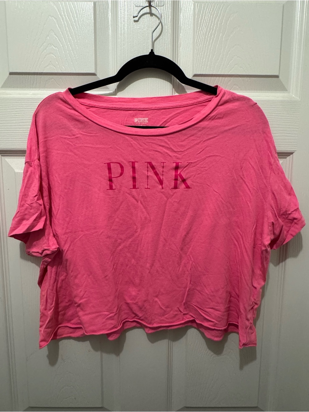 PINK Victoria's Secret Hot Pink Cropped Tee with Center Logo sz L